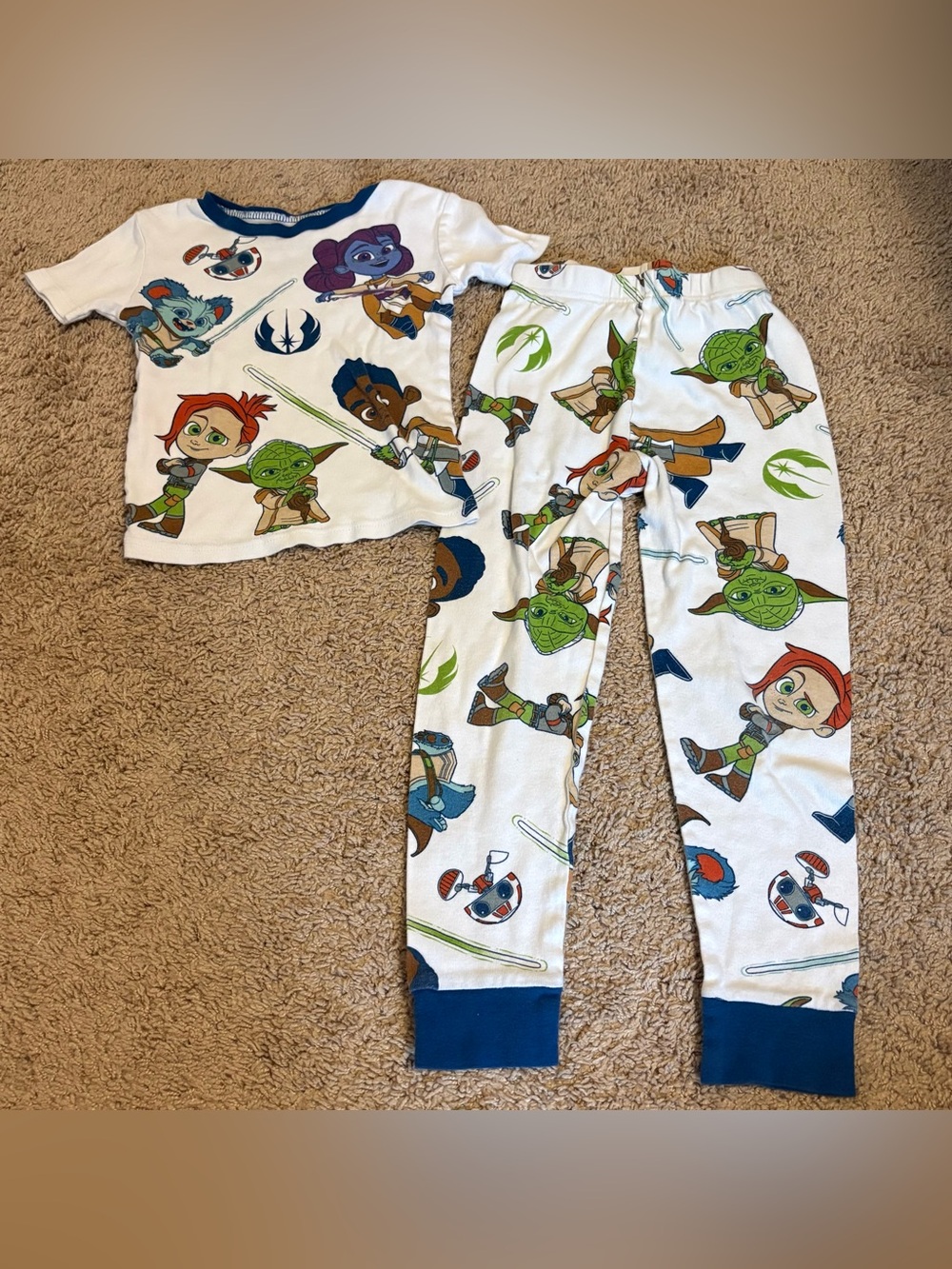 Star Wars young jedis Kids White and Blue Character Pajama Set size 8 runs small